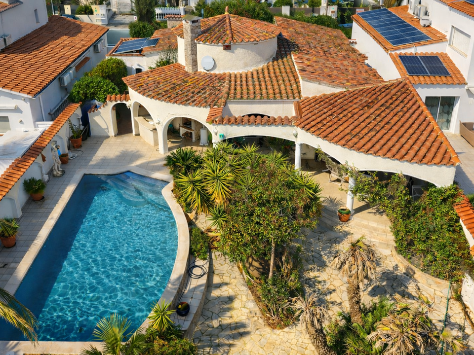 Villa a Empuriabrava, Gerona - foto 1